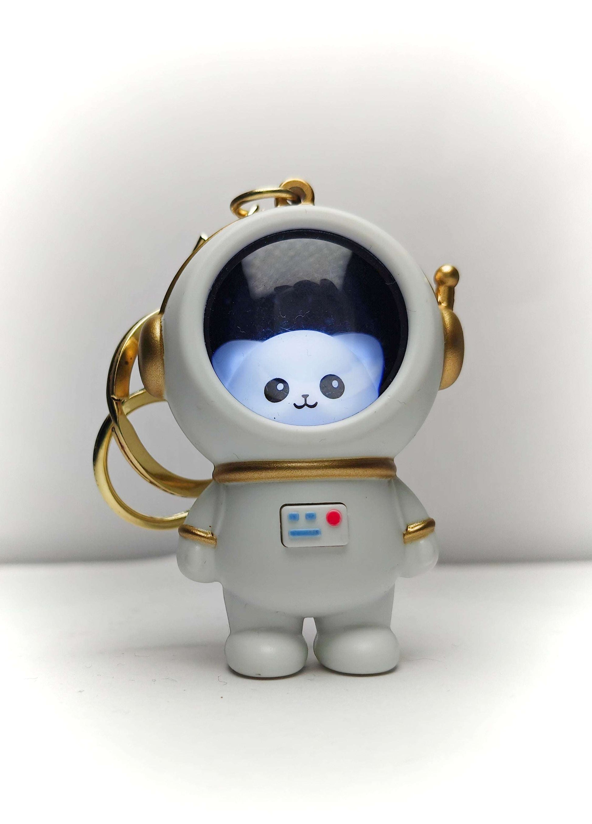 CUTIEPEA Astronaut LED Keychain - Durable Light-Up Key Ring for Bags and Keys, Space-Themed Design